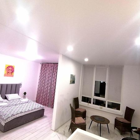 Новобудова Сам Центр Жк "Семицвіт" Lägenhet Lviv Exteriör bild