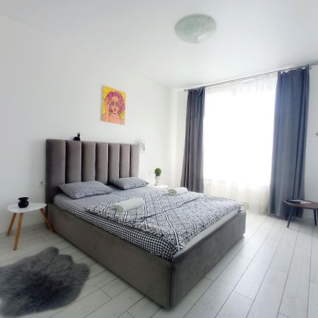 Новобудова Сам Центр Жк "Семицвіт" Lägenhet Lviv Exteriör bild